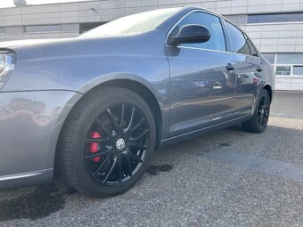 Volkswagen Jetta 2.0 FSI Sportline - 8