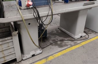 Vrtačka TOS VS 20-4 litinový stůl - 8