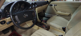 Mercedes-Benz SL R107 560 - 8