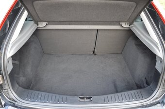 Ford Focus 1.6i - 85kw , bez koroze , FUUL servis pouze FORD - 8