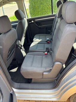 VW Touran 2,0TDi, DSG, 7míst - 8