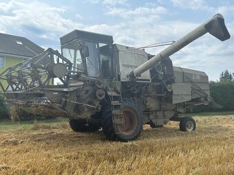 Prodám kombajn E512 - 8