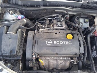 Opel Astra H 1.6 benzín - 8