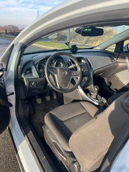 Opel Astra GTC 1.4 Turbo 103 kW - 8