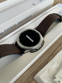 Prodám SAMSUNG Galaxy Watch 4 Classic (42 mm) LTE stříbrná - 8
