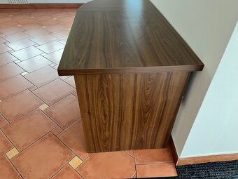 Vybavení kancelaře, nabytek, monitory, kavovary atd - 8