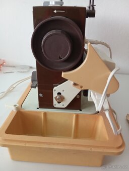 Kufříkový šicí stroj Veritas 8014/40 se stehovou automatikou - 8