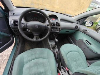 Peugeot 206 - rok 2002 / 1.1 - 44kW - 8