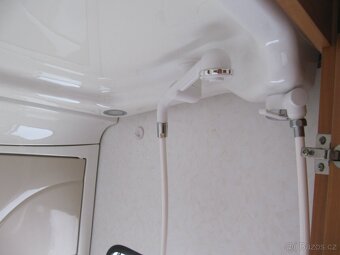 Prodám karavan Hobby 495 ufe,r.v.2010 + mover + předstan. - 8
