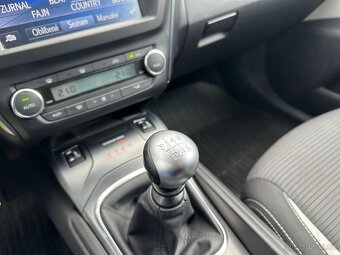 Toyota Avensis 2.0 D-4D 105 KW - CZ - - 8