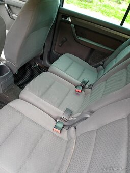 Volkswagen Touran 1,9 TDI 77kw, rv 2006, 7 míst - 8