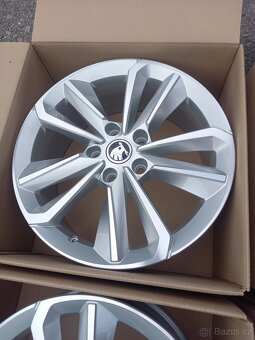 Škoda Octavia IV(RS) - 17 NOVÉ orig.alu disky 6.5Jx17,5x112 - 8