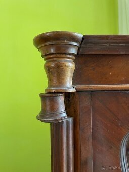 Starožitná prosklená vitrína - 8