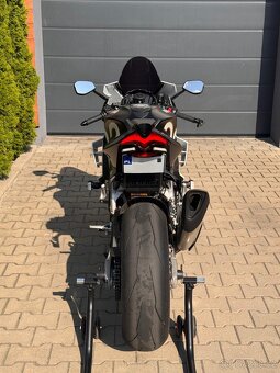 Aprilia RSV4 1100 Factory Ultra Gold - 8