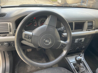 Opel Vectra C Combi 1,9CDTi 88kW rok 11/2005 - 8