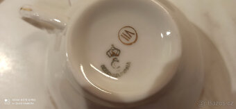 Čtyři šálky s cukřenkou - 8