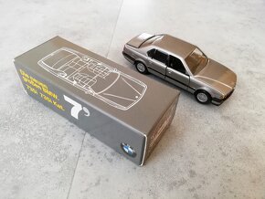 BMW E32 - model ke světové premiéře RARITA 1:45 - 8