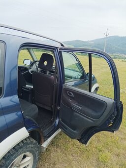 Suzuki Grand Vitara 2.0 - 8