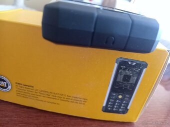Telefon CAT B100, jako nový - 8