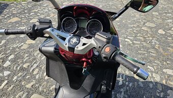 Gilera GP 800 2011 - 8