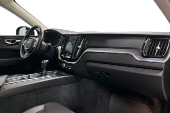 Volvo XC60 D3 Momentum Edition rok 2020 - 8