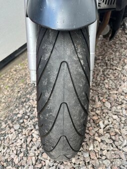 Suzuki GSR 600 - 8