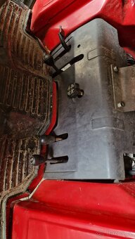 Malotraktor Yanmar s čelním nakladačem - 8