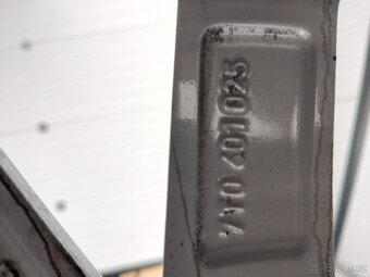 Prodám 4ks kompletní zimní ALU kola VW T7 16" - 8