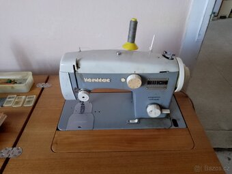 Skříňový šicí stroj Veritas - vánoční dárek - 8