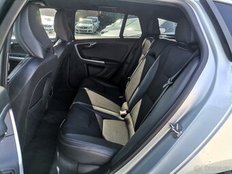 VOLVO V60 2.0 T5 Drive-E 180kW MOMENTUM automat - ČR - 8