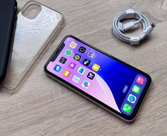 Apple iPhone 11 64gb White- zánovní Top stav, 2x kryt. - 8