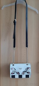 Hezká malá kabelka/crossbody originál Guess - 8