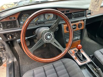 Mercedes w201 190e - 8