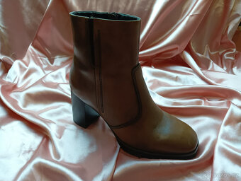 ♥️ Dámské kotníkové boty / polokozačky kožené hnědé Lasocki - 8