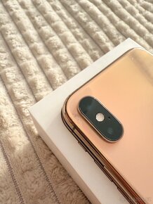 Apple iPhone Xs 256 GB zlatý - 8