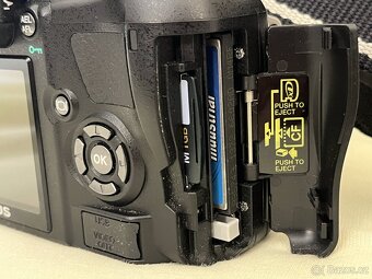 Olympus E-410 s dvěma objektivy a příslušenstvím - 8