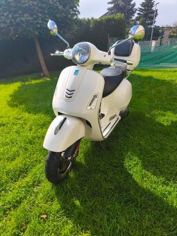 Vespa GTS 300 i.e. ABS Super (2017) plexi, kufr, digitál, po - 8