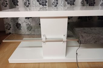 TV stolek bílý lesklý - 8