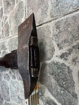 Stará hasičská sekera značená - 8