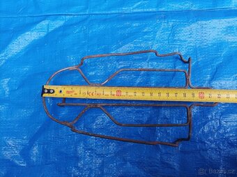 Kovový stojánek pod starou žehličku - 8