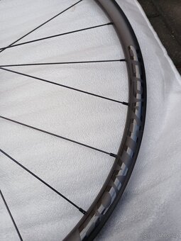 Zapletená kola Bontrager Paradigm SL 2024 - 8