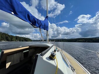 Plachetnice Dehler 22 + motor Yamaha 8 HP – připravená na se - 8