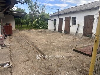 Prodej rodinné domy,  zastavěná plocha 77 m2 + sklep, dvůr,  - 8