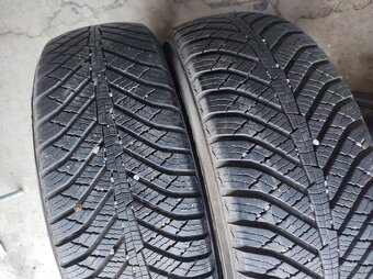215/65 R15 M+S zimní pneu 2kusy vysoký vzorek 8mm - 8