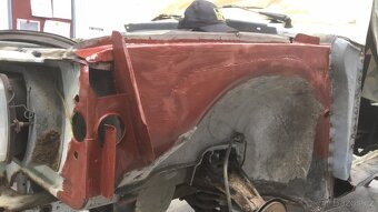 Škoda 105 S karoserie - 8