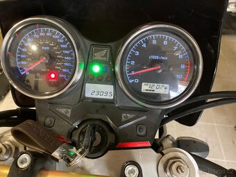 Hondu CB 1300 - 8