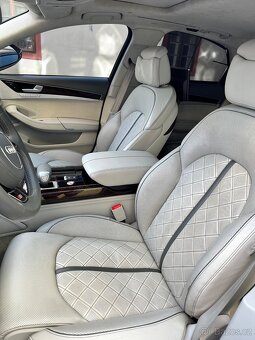 Audi S8, V8 382 kW (520 koní) - 8