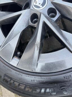 ORIGINÁL Alu Škoda ROTARE R17, 5x112 - LETNÍ PNEU - 8