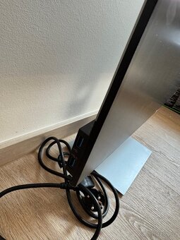 Dell 27” UltraSharp (USB-C 65w power delivery) - 8