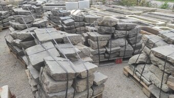 Stará kamenná dlažba, zápražáky, cca 60 m2 - 8